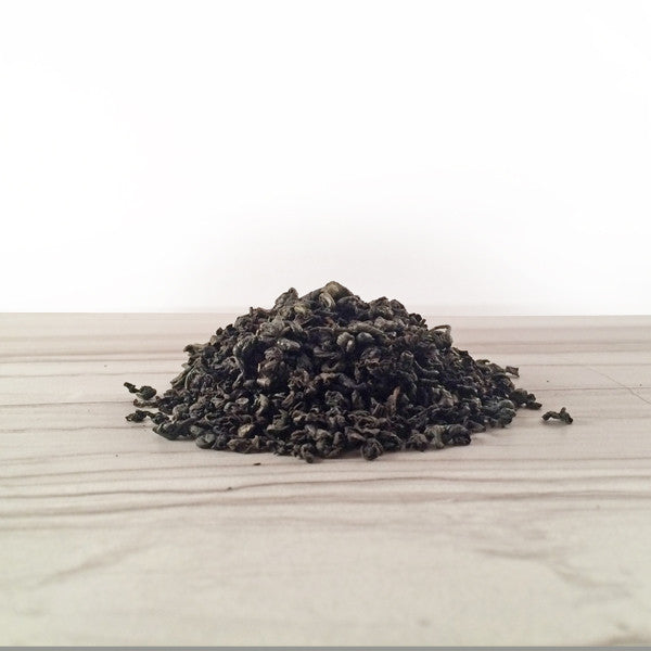 Dembones, Wake the Dead black tea, pile of tea on light tilel back ground